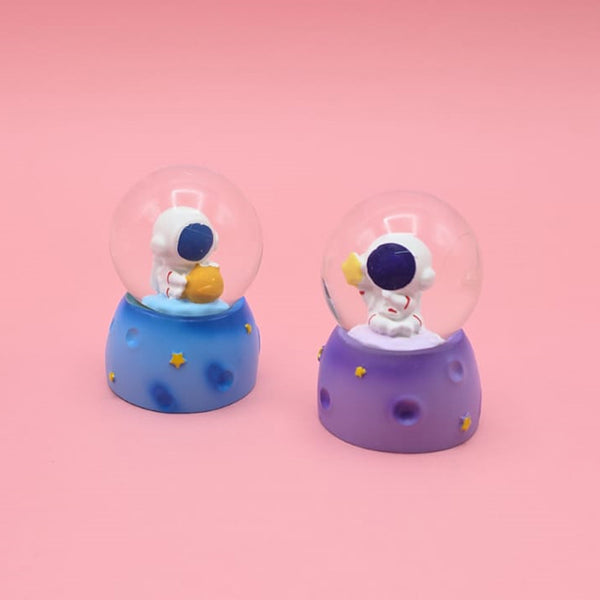 3'lü Paket – Mini Boy Sevimli Astronot Tasarımlı Işıklı Kar Küresi