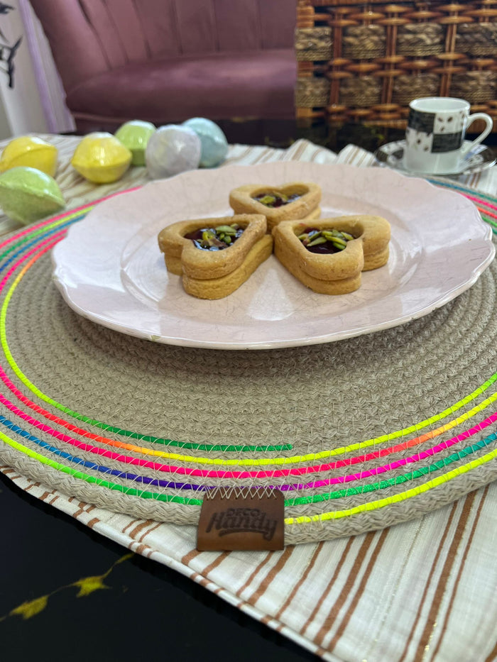 2'lü Paket – DecoHandy 39cm Neon Renkli Şeritli Jüt Örme Supla Amerikan Servis
